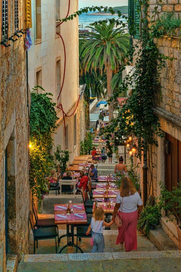 Hotel Ivkolina à Hvar Town Extérieur photo