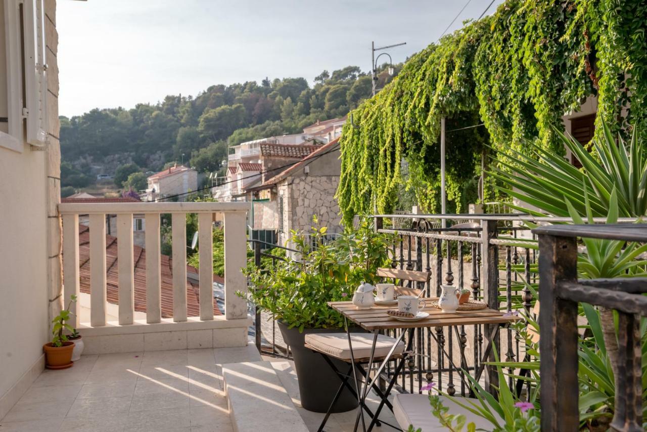 Hotel Ivkolina à Hvar Town Extérieur photo